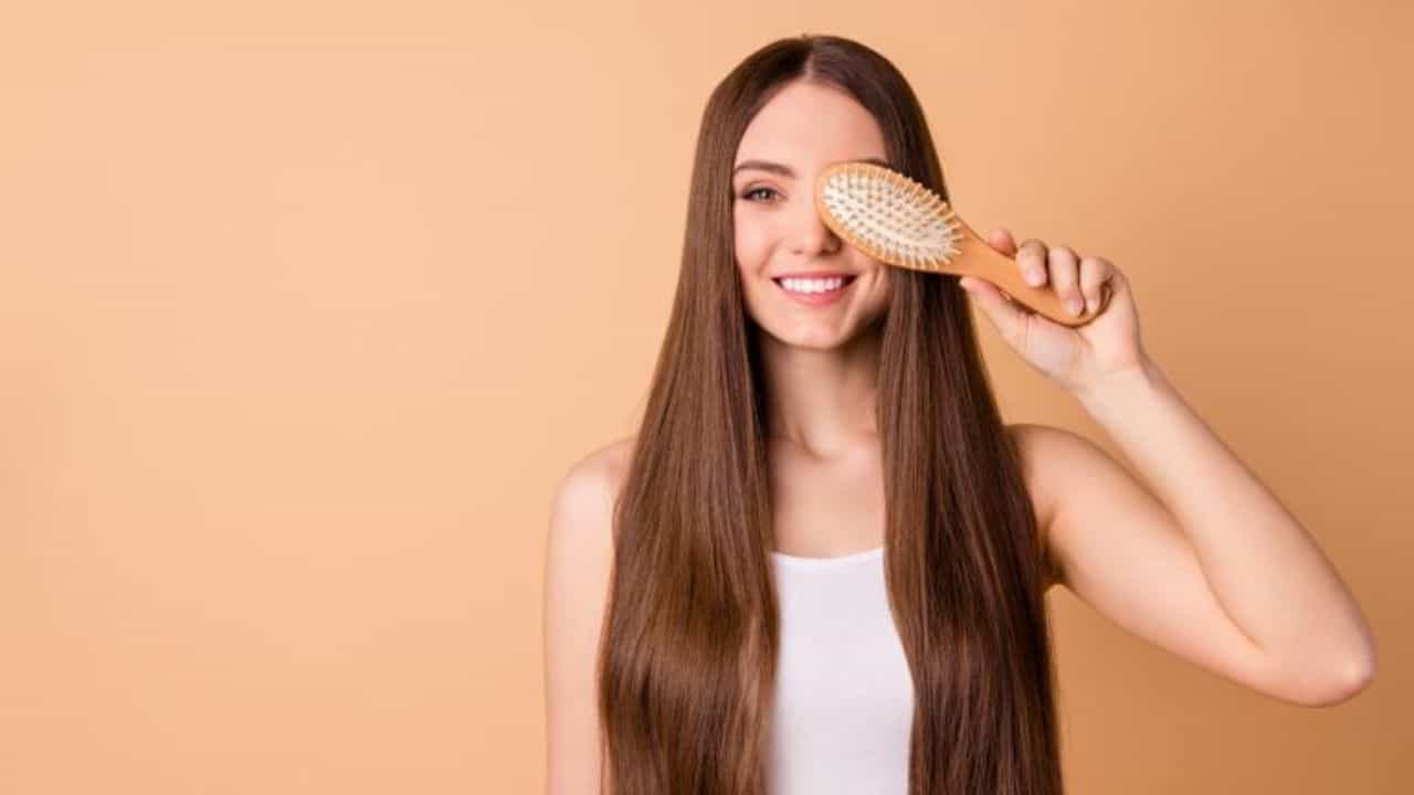 Hair Care: চুলের যত্ন নেওয়ার ক্ষেত্রে এই ভুলগুলো আপনিও করছেন না তো?