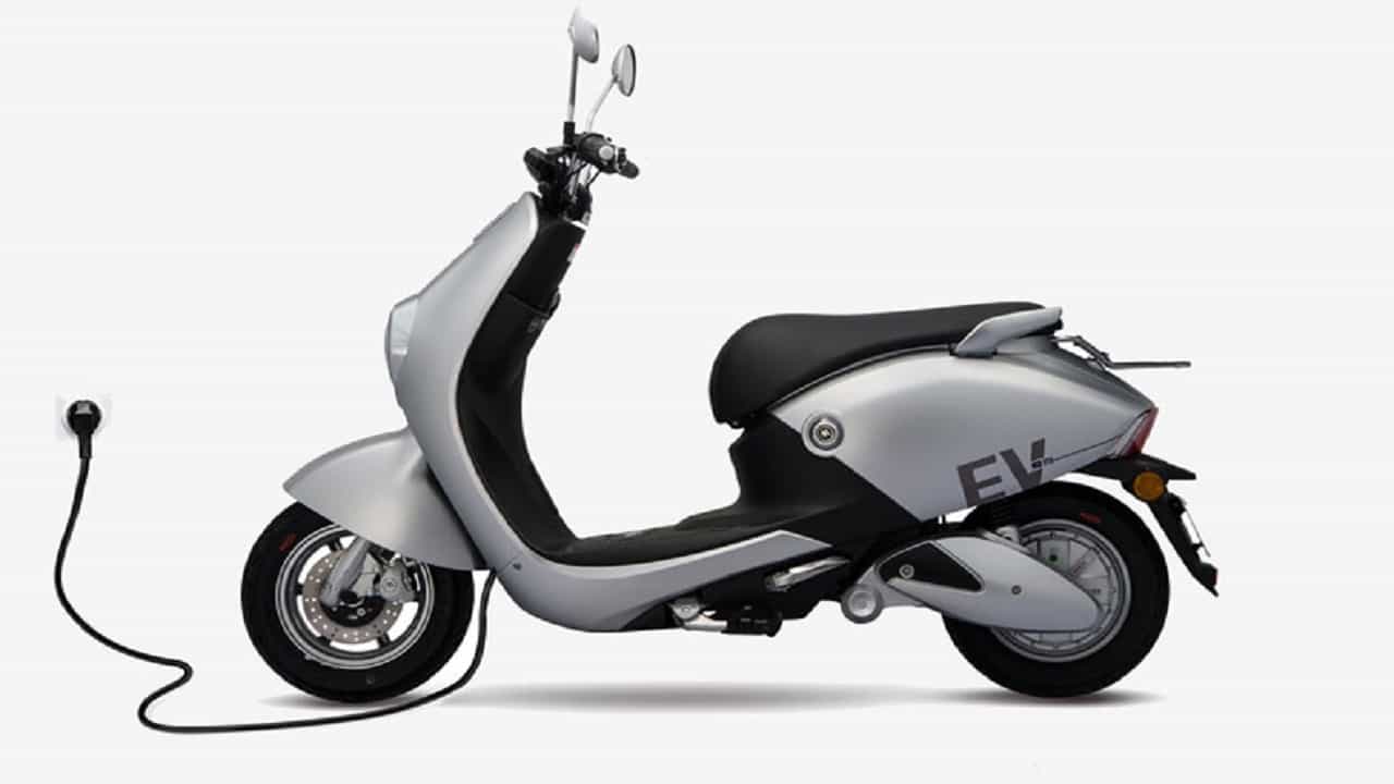 Kinetic Green Electric Scooters: চিনের আইমা টেকের সঙ্গে হাত মিলিয়ে ভারতে ই-স্কুটার নিয়ে আসছে কাইনেটিক গ্রিন, দাম হবে ৩০-৪৫ হাজার টাকার মধ্যে