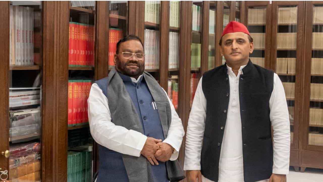 UP Minister quits BJP: ভোটের আগে বড় ভাঙন উত্তর প্রদেশে, পদ্ম-জার্সি ছেড়ে অখিলেশের টিমে যোগীর মন্ত্রী UP Minister quits BJP: ভোটের আগে বড় ভাঙন উত্তর প্রদেশে, পদ্ম-জার্সি ছেড়ে অখিলেশের টিমে যোগীর মন্ত্রী