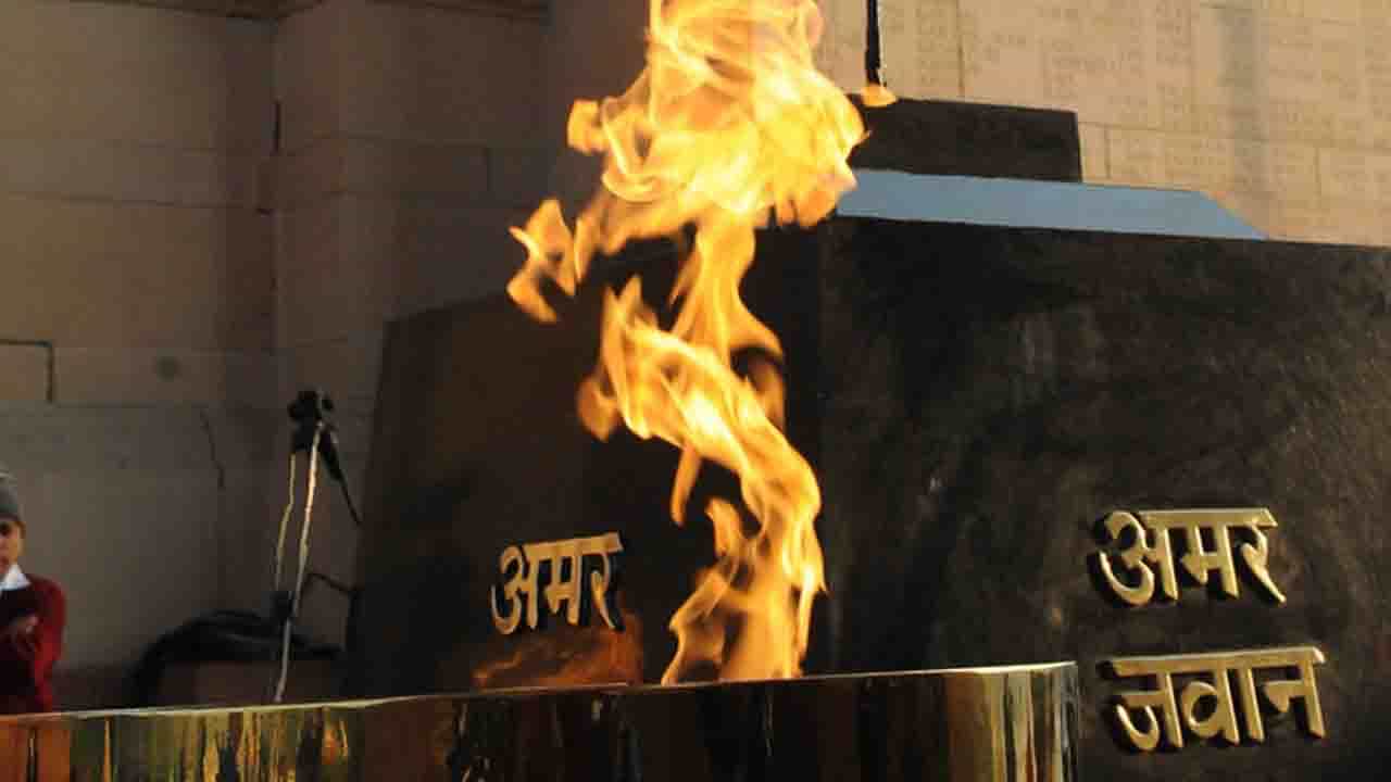 Amar Jawan Jyoti: ৫০ বছর পর 'নিভছে' অমর জওয়ান জ্যোতির শিখা