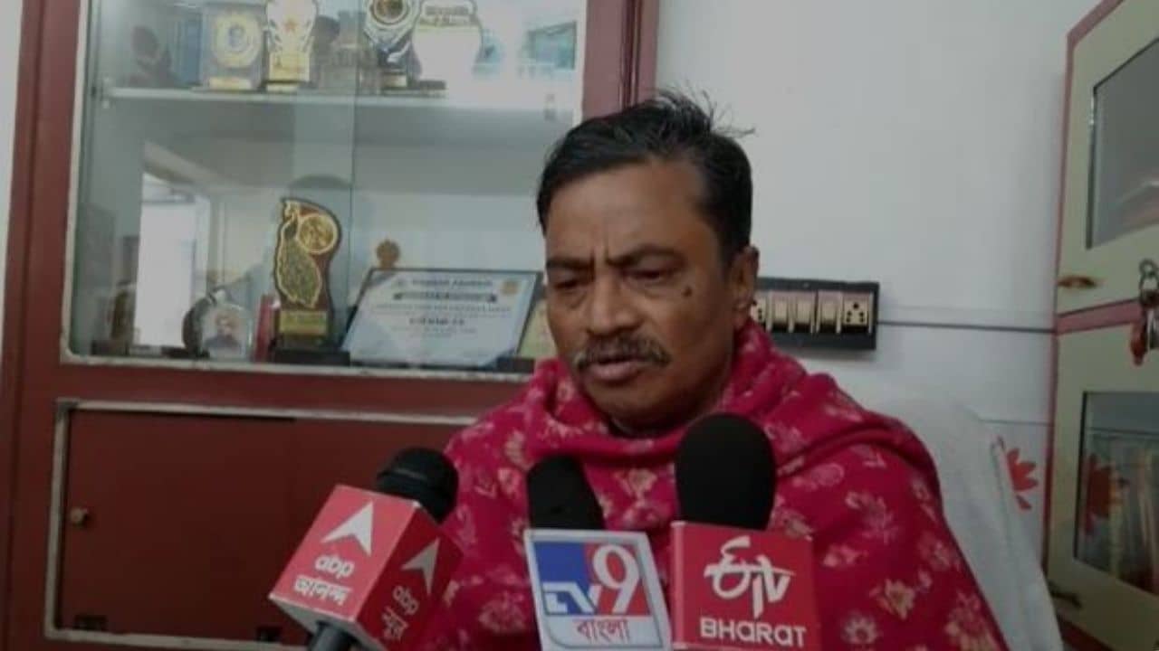 Asansol Municipal Election: তৃণমূল নেতাকে সঙ্গে নিয়ে স্বয়ং পুলিশের শাসানি! সিপিআই(এম) প্রার্থীর হয়ে প্রচার না করার হুমকি