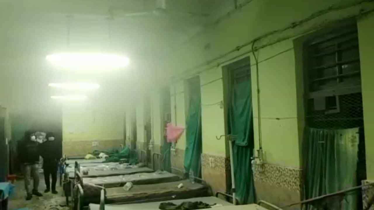 Burn To Death in BRD Medical College: দাউ দাউ করে জ্বলছিল বেড, ছটফট করে কোভিড ওয়ার্ডেই শেষ রোগী! বর্ধমান মেডিক্যালে ভয়ঙ্কর ঘটনা Burn To Death in BRD Medical College: দাউ দাউ করে জ্বলছিল বেড, ছটফট করে কোভিড ওয়ার্ডেই শেষ রোগী! বর্ধমান মেডিক্যালে ভয়ঙ্কর ঘটনা