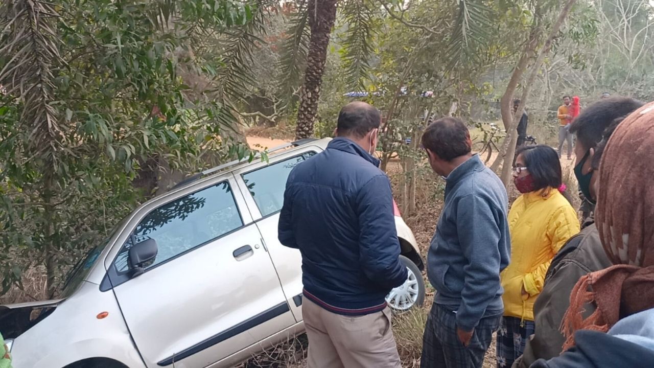 Balurghat Car Accident: অপটু হাতে গাড়ি চালাতে গিয়ে দুর্ঘটনা, বরাত জোরে প্রাণে বাঁচলেন সস্ত্রীক স্কুলশিক্ষক