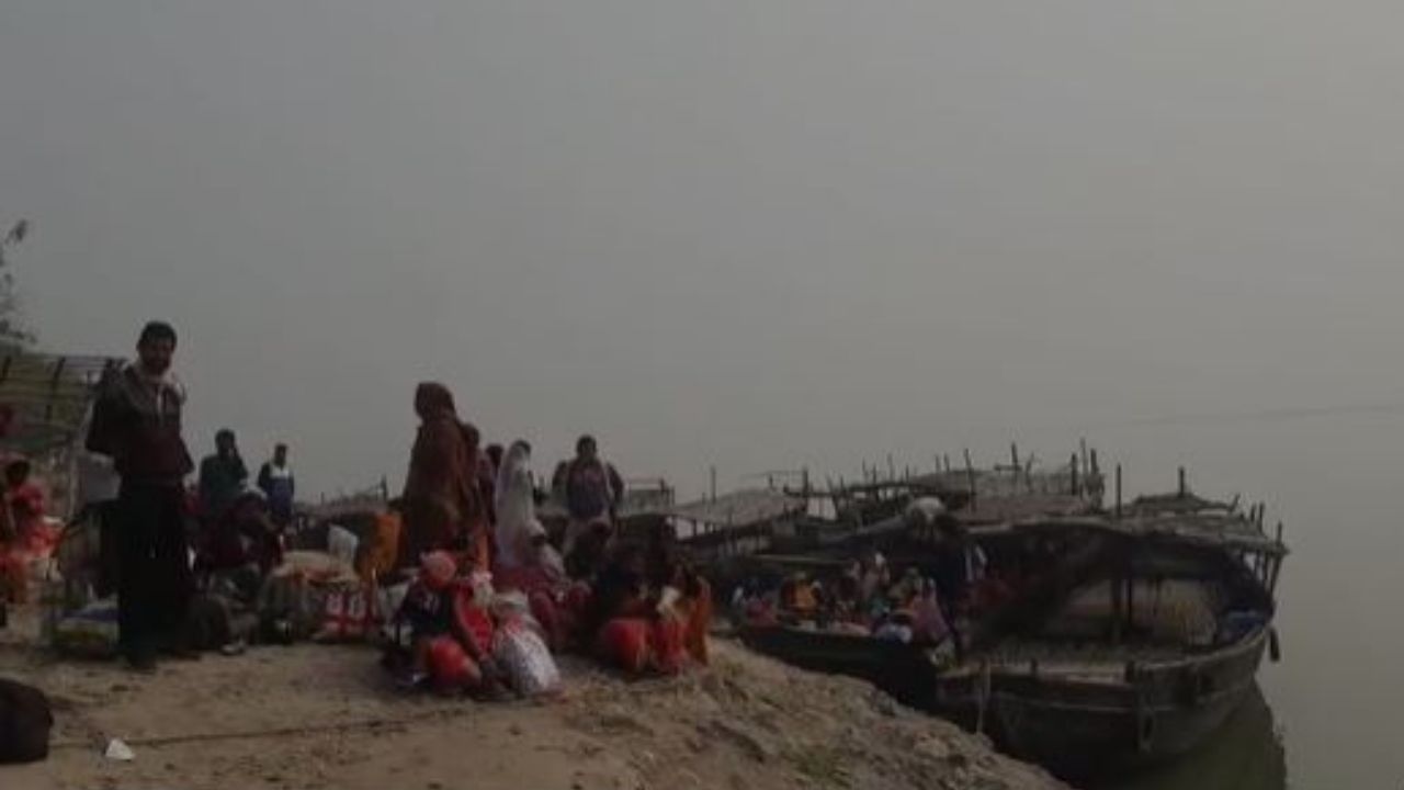 Boating Problem in Malda: অনির্দিষ্টকালের জন্য মানিকচকে বন্ধ নৌকা পরিষেবা, কপালে হাত নিত্যযাত্রীদের