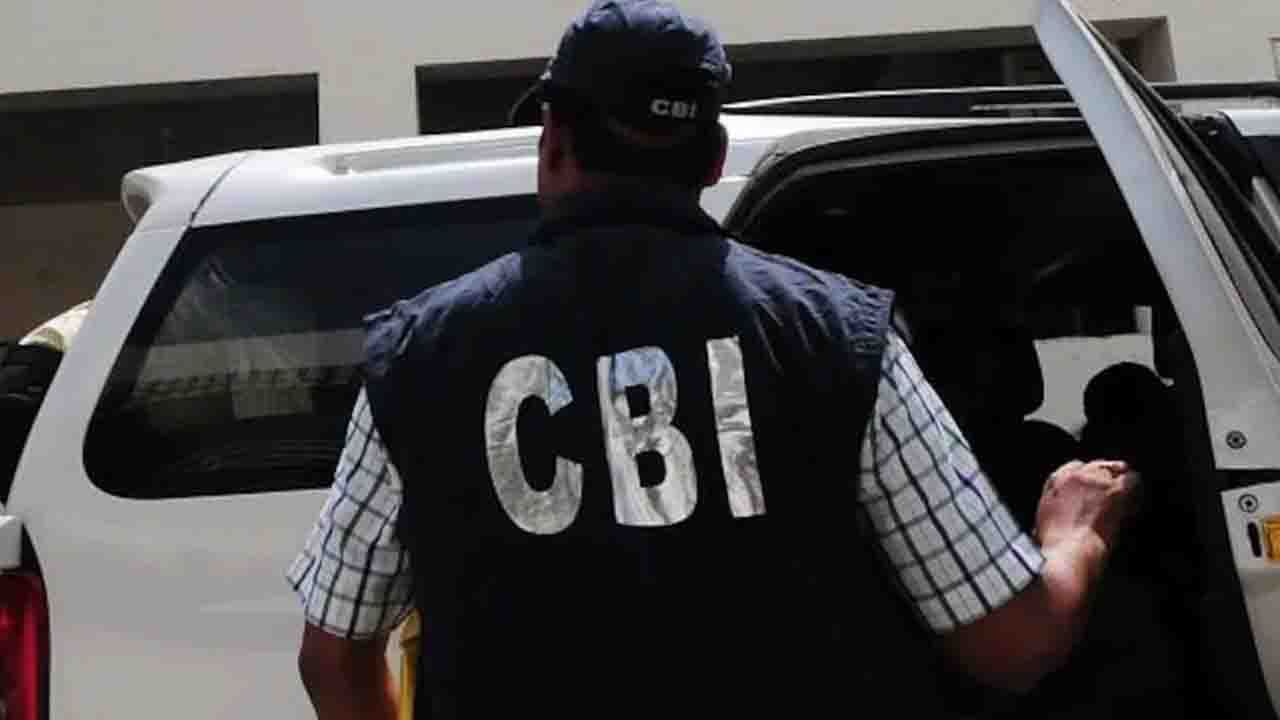 CBI arrest: দুর্নীতি সংক্রান্ত মামলায় সিবিআইয়ের হাতে আটক রাষ্ট্রায়ত্ত সংস্থার কর্তা, উদ্ধার ১ কোটি ৩০ লক্ষ টাকা
