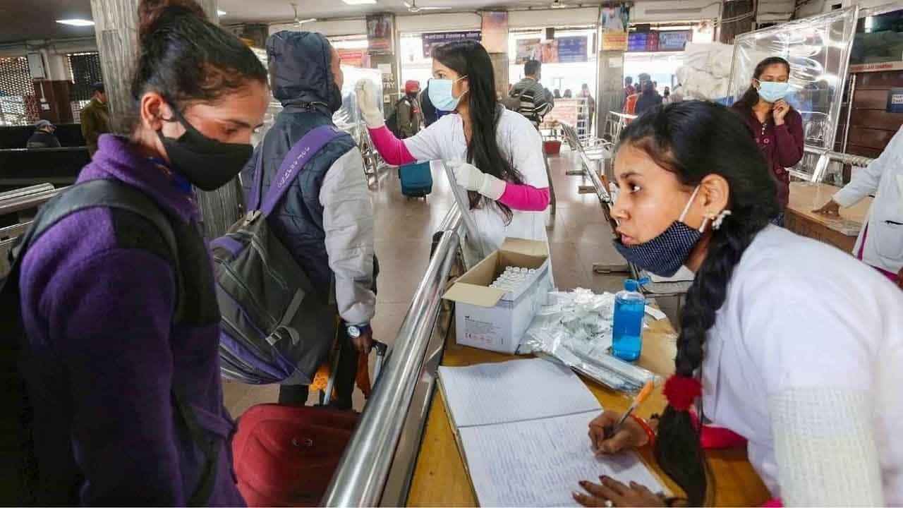 Mumbai COVID wave Flattening: টানা ৪ দিন মুম্বইয়ে নিম্নমুখী সংক্রমণ, কোভিড ঢেউ থেকে কি নিস্তারের পথে মায়ানগরী? Mumbai COVID wave Flattening: টানা ৪ দিন মুম্বইয়ে নিম্নমুখী সংক্রমণ, কোভিড ঢেউ থেকে কি নিস্তারের পথে মায়ানগরী?