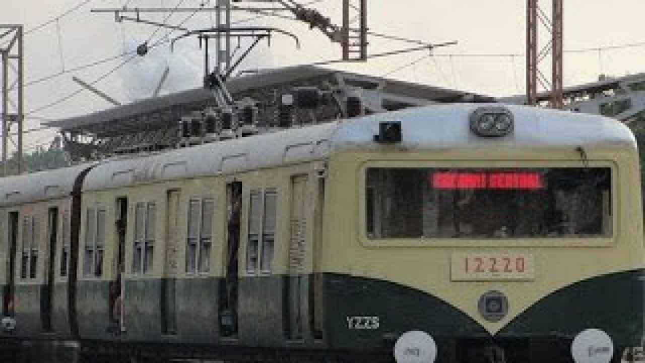 Local Trains in Chennai: জোড়া ডোজ় ছাড়া লোকাল ট্রেনে নয়, চেন্নাইয়ে চালু নতুন নিয়ম