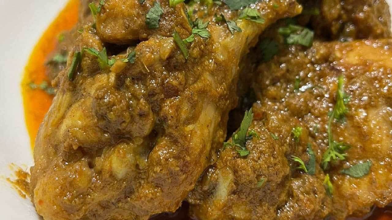Chicken kolhapuri: জ্বরের মুখে স্বাদ ফেরাতে শুকনো মশলা দিয়েই বানিয়ে ফেলুন 'শেফ স্পেশ্যাল' চিকেন কোলাপুরি Chicken kolhapuri: জ্বরের মুখে স্বাদ ফেরাতে শুকনো মশলা দিয়েই বানিয়ে ফেলুন 'শেফ স্পেশ্যাল' চিকেন কোলাপুরি