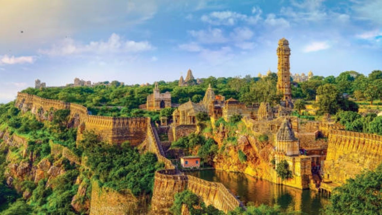 Chittorgarh Fort: ইতিহাসের খোঁজে ঘুরে আসুন চিতোর থেকে! এমন দুর্গ ভূ-ভারতে পাবেন না