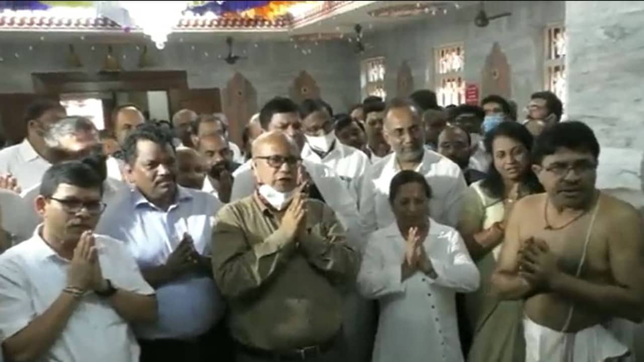 Goa Assembly Election : ঈশ্বরের নামে শপথ করে বলছি... দলে ভাঙনের ভয়ে মন্দির-মসজিদ-গির্জায় প্রার্থীদের নিয়ে ঘুরল কংগ্রেস