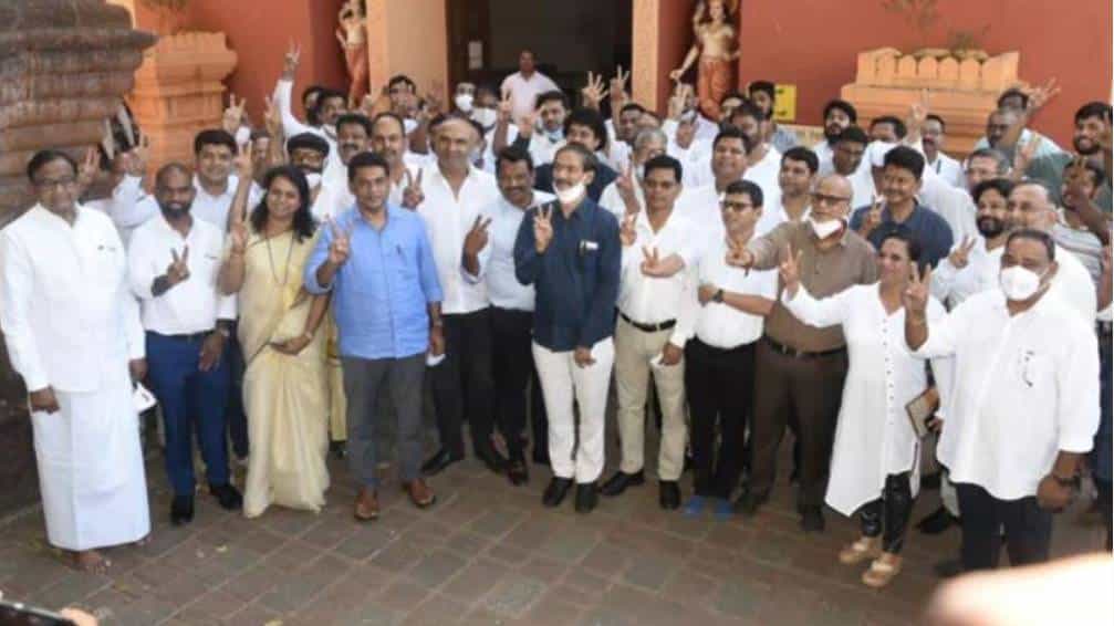 Goa Assembly Election 2022 : দলে বিধায়ক টিকিয়ে রাখতে ভরসা 'প্রতিজ্ঞা'! বুধবার রাহুল গান্ধীর সঙ্গে কর্মসূচি কংগ্রেস প্রার্থীদের Goa Assembly Election 2022 : দলে বিধায়ক টিকিয়ে রাখতে ভরসা 'প্রতিজ্ঞা'! বুধবার রাহুল গান্ধীর সঙ্গে কর্মসূচি কংগ্রেস প্রার্থীদের