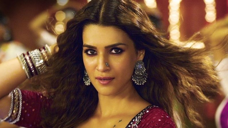 'মিমি' ছবিতে তাঁর অসাধারণ অভিনয়ের জন্য বলিউডে বেশ কিছু ভাল ভাল পরিচালকের চোখে এসে গিয়েছেন তিনি ইতিমধ্যেই।