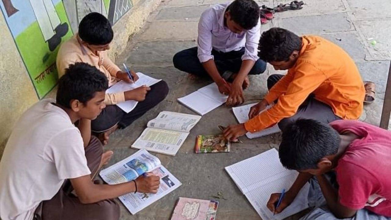 Banglar Siksha Durbhase: ইন্টারনেট নয়, ফোনেই মিলবে শিক্ষকদের গাইডেন্স, ডিজিটাল ডিভাইড দূর করতে বড় পদক্ষেপ রাজ্যের