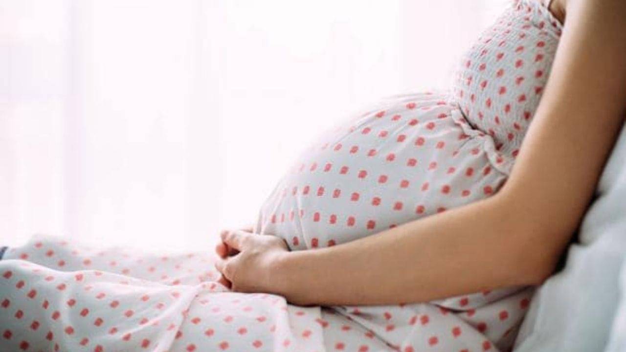 Surrogacy: সারোগেসির মাধ্যমে বাবা-মা হয়েছেন নিক-প্রিয়াঙ্কা! কিন্তু সারোগেসি বিষয়টি কী জানা আছে?