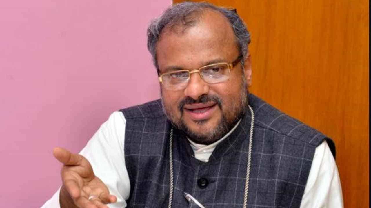 Bishop Franco Mulakkal : দীর্ঘদিনের বিতর্কের পর সন্ন্যাসিনী ধর্ষণের মামলায় বেকসুর খালাস কেরলের বিশপ ফ্র্যাঙ্কো Bishop Franco Mulakkal : দীর্ঘদিনের বিতর্কের পর সন্ন্যাসিনী ধর্ষণের মামলায় বেকসুর খালাস কেরলের বিশপ ফ্র্যাঙ্কো