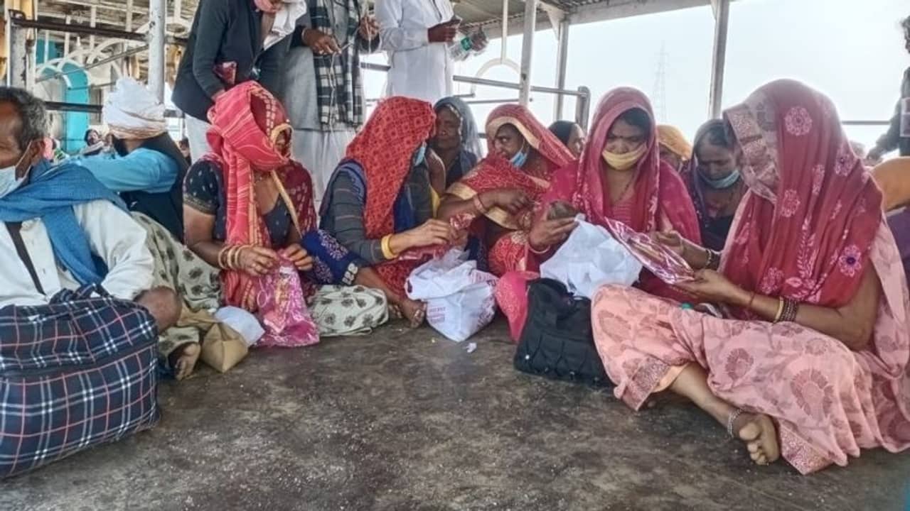 Gangasagar Mela 2022: শুরুতেই হোঁচট! শিবির থাকলেও গরহাজির আধিকারিক, ৩ ঘণ্টা আটকে রইল সাগরযাত্রী  পুণ্যার্থীদের টিকাকরণ