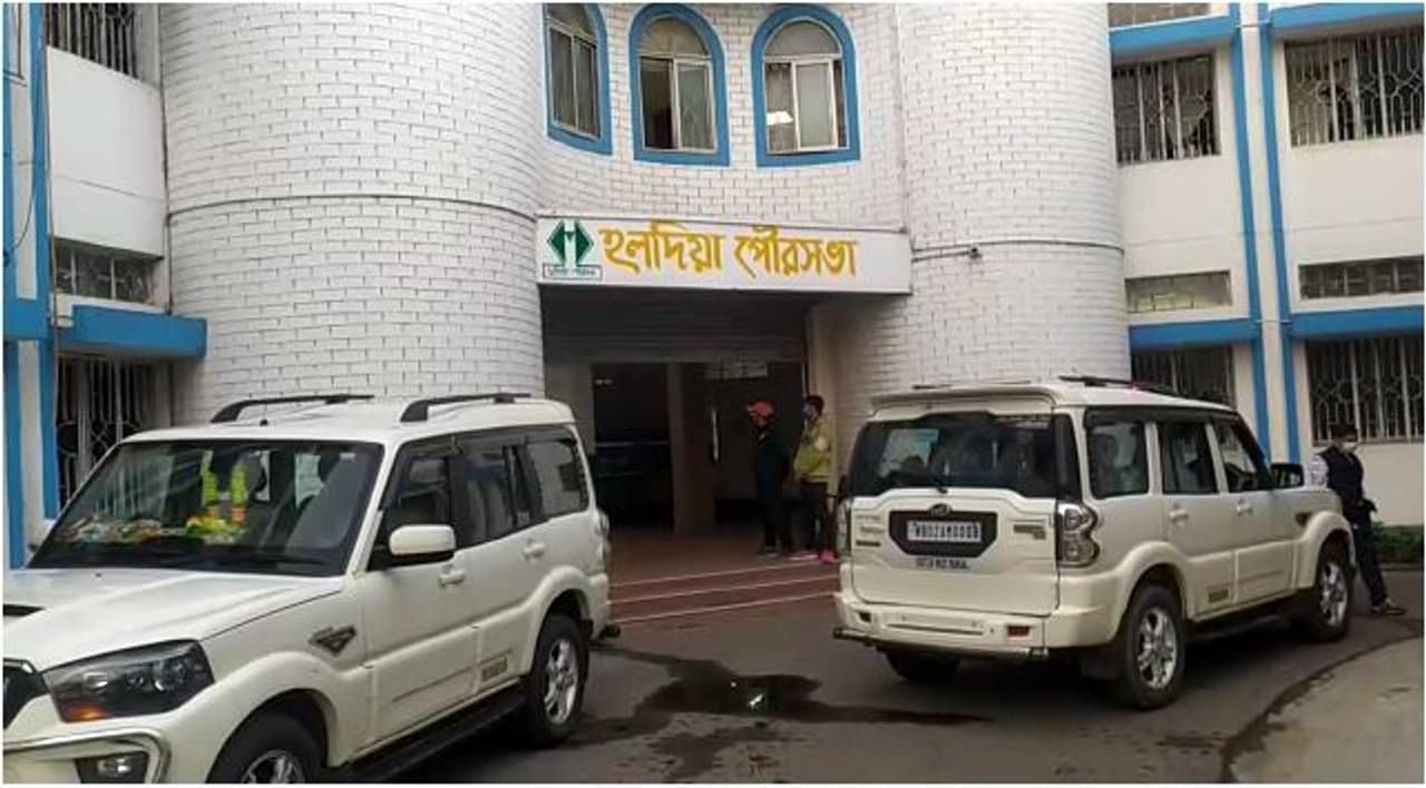 Haldia Corporation : পরিষেবা পেতে তমলুক ছোটেন হলদিয়াবাসী, বিজেপি গড়ে দুয়ারে তৃণমূল