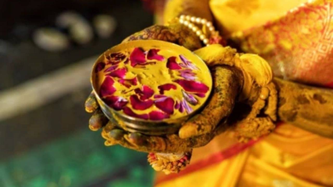 Rituals: হিন্দু ধর্মে শুভ কাজের আগে ব্যবহৃত হয় হলুদ! বিয়ের অনুষ্ঠানে হলুদ ব্যবহারের তাৎপর্য জানা আছে কি?
