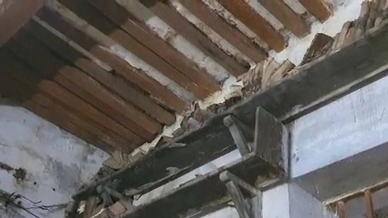 Hooghly: মাথার ছাদ খসে পড়তেই ছুটে বিচারকের শরণাপন্ন আইনজীবীরা