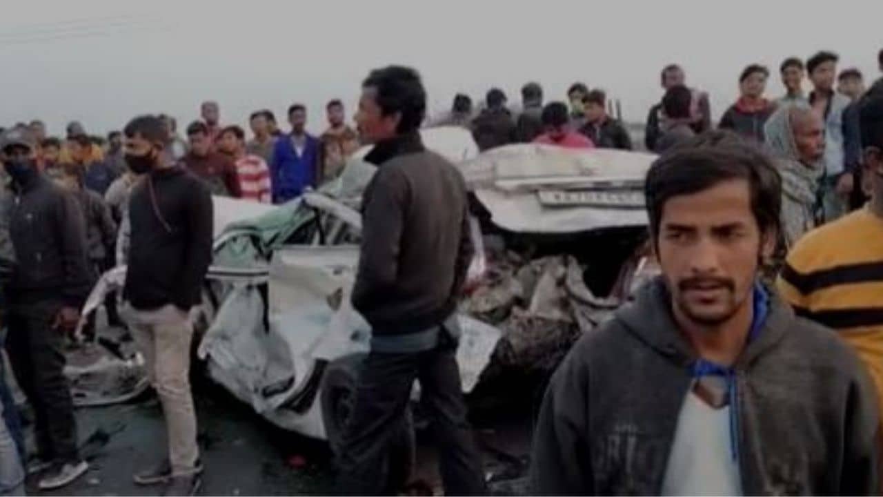 Car Accident: বাসকে বাঁচাতে লরিকে ধাক্কা প্রাইভেট গাড়ির, মর্মান্তিক দুর্ঘটনা জলপাইগুড়িতে