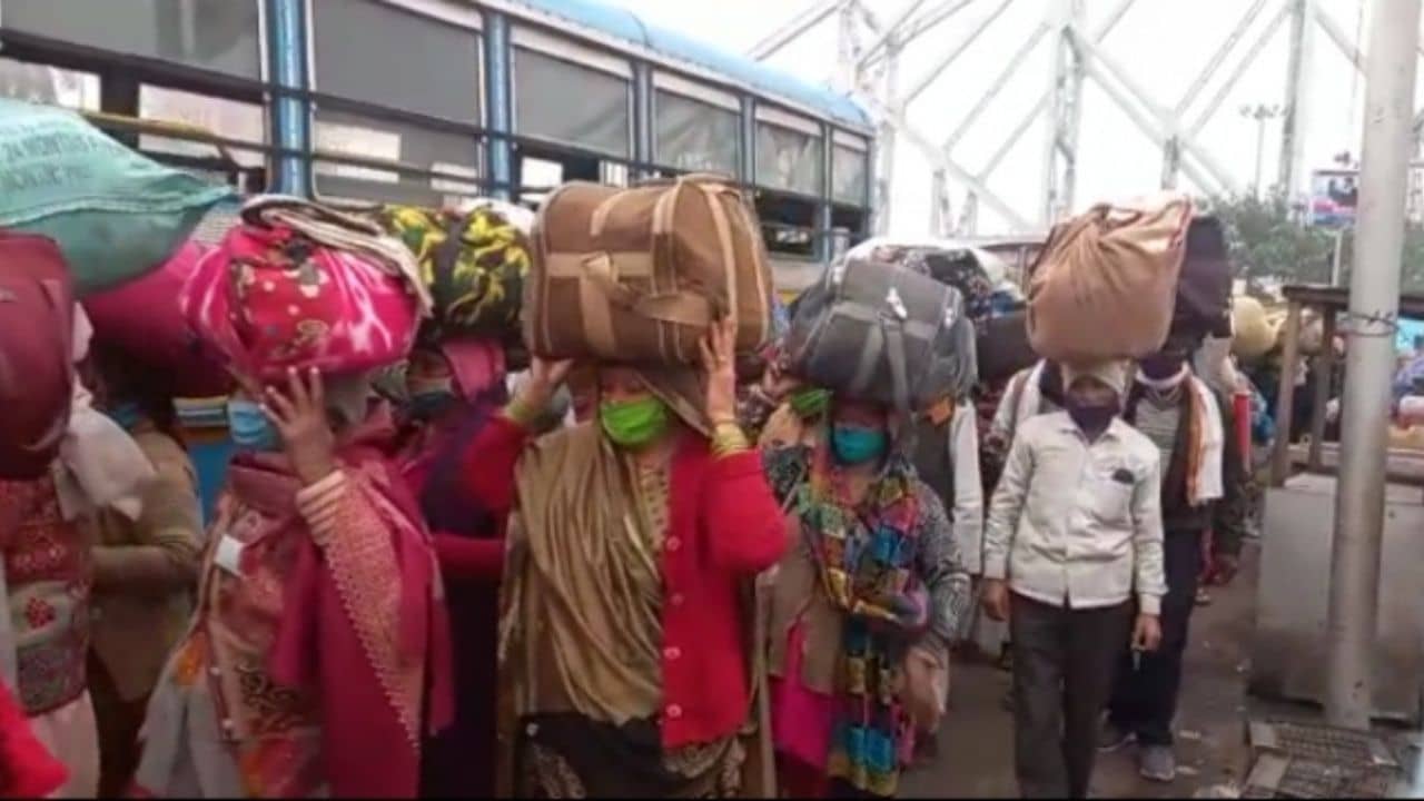 Gangasagar Mela: হাইকোর্টের নির্দেশই সার, করোনা পরীক্ষা ছাড়াই হাওড়া স্টেশন থেকে গঙ্গাসাগরমুখী ভিনরাজ্যের পূণ্যার্থীরা!