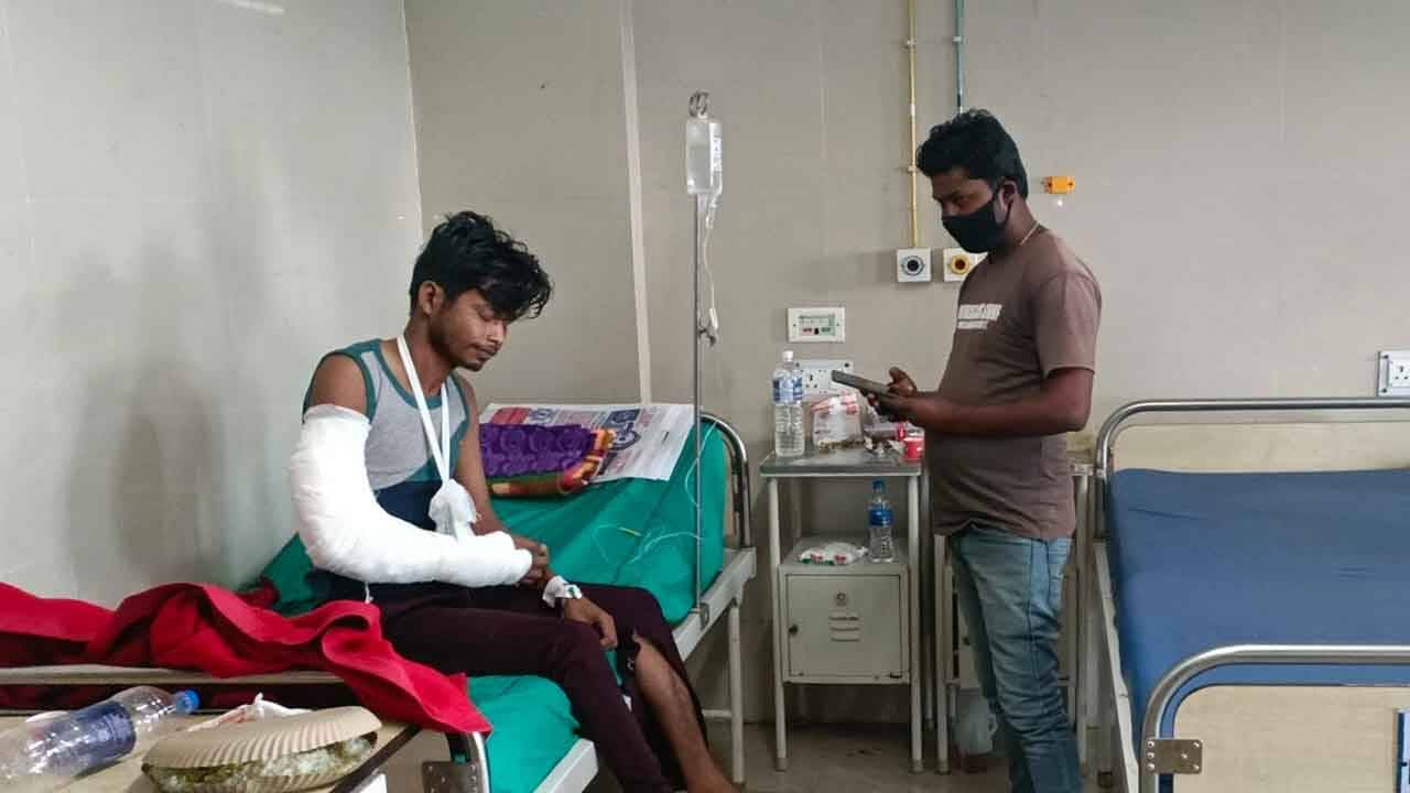 Bikaner Guwahati Express Train Accident: ফোন ছিল না সঙ্গে, নমাজের সময় মসজিদ থেকে করা হল মাইকিং! পরিজনকে ফিরে পেলেন রেল দুর্ঘটনায় আহত যুবক