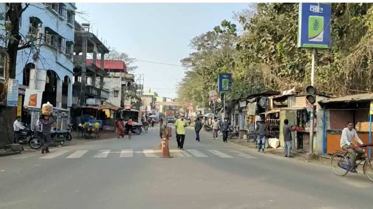 Jhargram Lockdown: লাগামছাড়া সংক্রমণ, পুরো ঝাড়গ্রাম শহরে ঘোষণা হল লকডাউন!