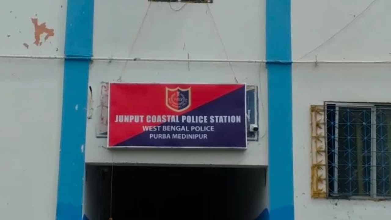 Womens Body Found:  জলের মধ্যে উপুর হয়ে ভাসছিল, পরনে ছিল না কোনও পোশাক! মহিলাকে দেখে স্তম্ভিত মৎস্যজীবীরা