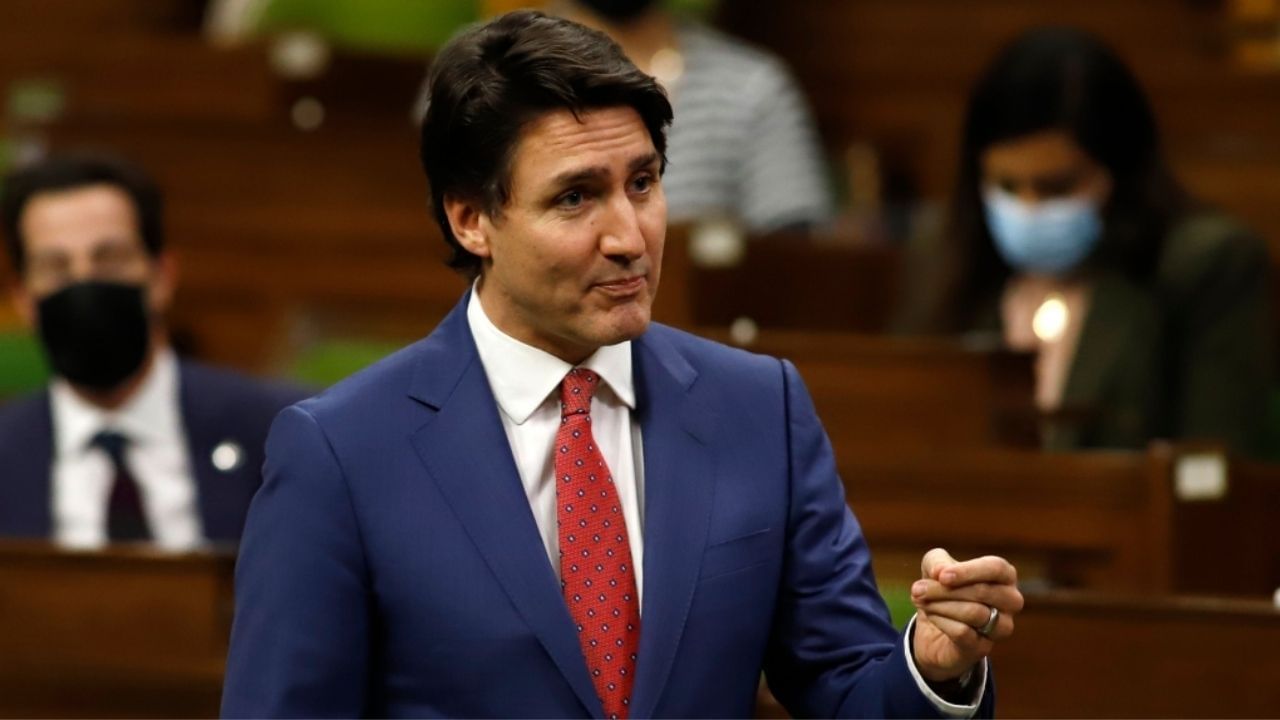 Canadian PM: পরিবার সমেত গা ঢাকা দিয়েছেন কানাডার প্রধানমন্ত্রী, কিন্তু কেন?