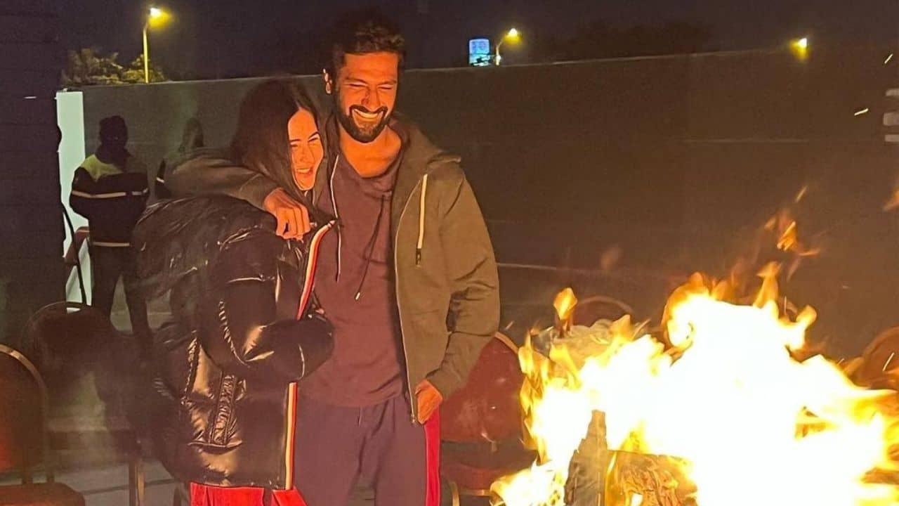 Katrina Kaif: জমজমাট লহরি সেলিব্রেট! তিন হাজারি গোল্ড ও সিলভার জুতিতে তাক লাগালেন ক্যাটরিনা