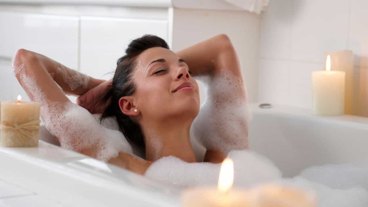Skincare Tips: সৌন্দর্য বজায় রাখতে ডুব দিন লাক্সারি স্নানে! ছুটির দিনে বাড়িতেই রিল্যাক্স করুন Skincare Tips: সৌন্দর্য বজায় রাখতে ডুব দিন লাক্সারি স্নানে! ছুটির দিনে বাড়িতেই রিল্যাক্স করুন