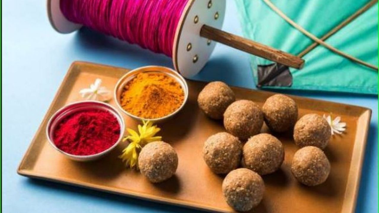 Makar Sankranti 2022: শুধু শনিদোষ কাটাতে নয়, সংক্রান্তিতে পূণ্যলাভের জন্য দান করুন এই ৪টি জিনিস Makar Sankranti 2022: শুধু শনিদোষ কাটাতে নয়, সংক্রান্তিতে পূণ্যলাভের জন্য দান করুন এই ৪টি জিনিস