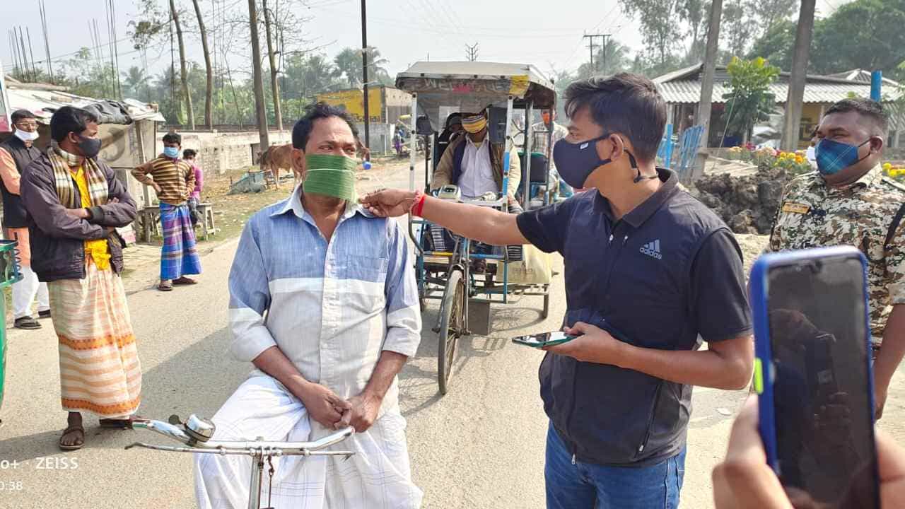 Mask Must: পুলিশ দেখে কলাপাতা ছিঁড়ে মুখে বেঁধে নেয় নাসিম, 'ভেষজ' মাস্ক পরেও রক্ষে হল না