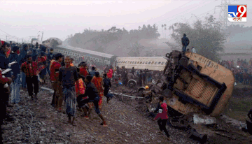 Maynaguri Train Accident Live:  ময়নাগুড়িতে ভয়াবহ রেল দুর্ঘটনায় মৃত ৮, লাইনচ্যুত ১২ বগি থেকে গভীর রাতেও চলছে উদ্ধারকাজ