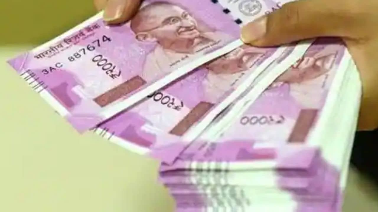 PF Interest Rate: চাকুরিজীবীদের জন্য দুঃসংবাদ! কমে যাচ্ছে পিএফের সুদের হার