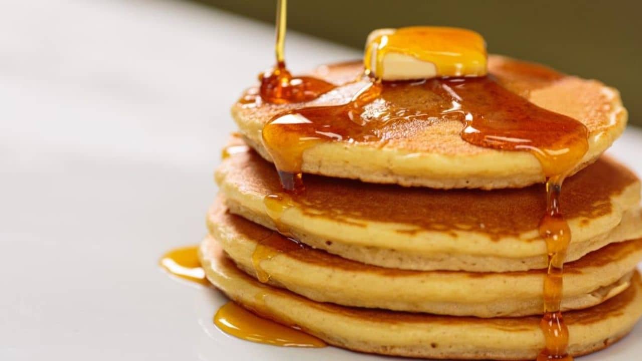 Winter Special Recipe: শীতের সকালে তৈরি করুন ফিউশন ব্রেকফাস্ট! নলেন গুড় দিয়ে ট্রাই করুন প্যানকেকের রেসিপি