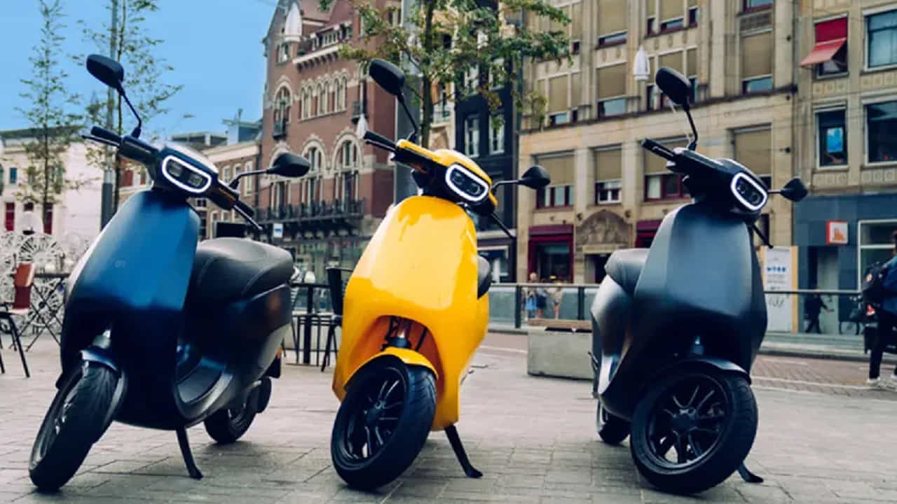 Ola Electric Scooters: ওলার সব ইলেকট্রিক স্কুটি গ্রাহকদের কাছে পাঠিয়ে দেওয়া হয়েছে, জানালেন সিইও ভাবিশ আগরওয়াল Ola Electric Scooters: ওলার সব ইলেকট্রিক স্কুটি গ্রাহকদের কাছে পাঠিয়ে দেওয়া হয়েছে, জানালেন সিইও ভাবিশ আগরওয়াল