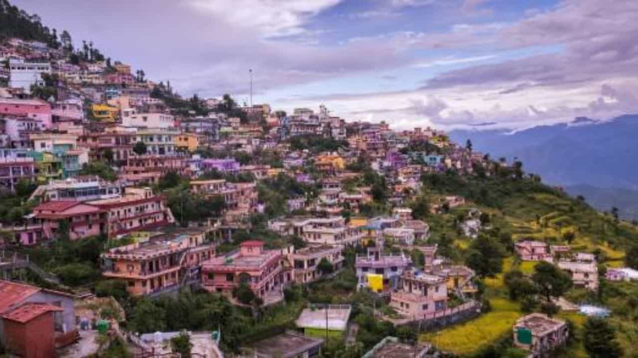 Pauri: উত্তরাখণ্ডের গাড়োয়ালে ভ্রমণের প্ল্যান করলে কোন জায়গাকে অবশ্যই বাকেট লিস্টে রাখবেন, দেখে নিন Pauri: উত্তরাখণ্ডের গাড়োয়ালে ভ্রমণের প্ল্যান করলে কোন জায়গাকে অবশ্যই বাকেট লিস্টে রাখবেন, দেখে নিন
