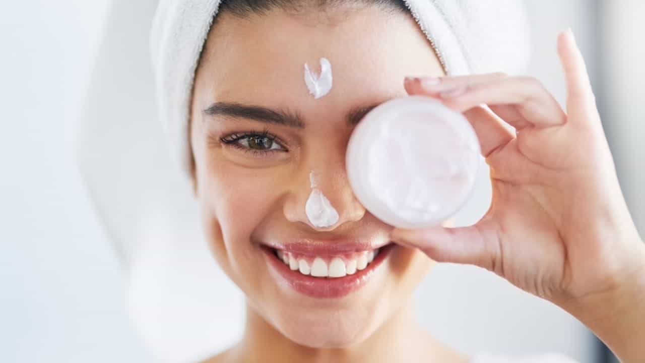 Post-party skin care Tips: আফটার-পার্টি স্কিনকেয়ার কেন প্রয়োজন? ত্বকের জেল্লা ও লাবণ্য় ফেরাতে মেনে চলুন এই ৫ সহজ টিপস Post-party skin care Tips: আফটার-পার্টি স্কিনকেয়ার কেন প্রয়োজন? ত্বকের জেল্লা ও লাবণ্য় ফেরাতে মেনে চলুন এই ৫ সহজ টিপস