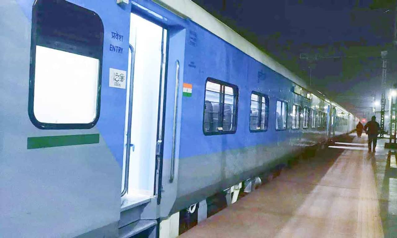 Purulia Howrah Express Train: শিক্ষা দিল দোমনির ট্রেন দুর্ঘটনা, নতুন কোচ পেল পুরুলিয়া-হাওড়া এক্সপ্রেস