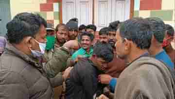 Mass beating: দিনে-দুপুরে হাত সাফাই করতেই কাল! গণ পিটুনির পর চোরকে ভর্তি করতে হল হাসপাতালে