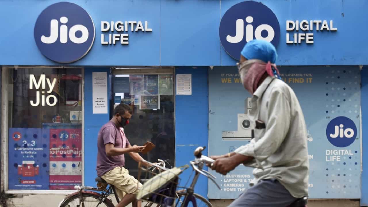 Reliance Jio 499 Plan: নতুন বছরে কামব্যাক করল রিলায়েন্স জিও-র ৪৯৯ টাকার প্ল্যান, এবার রোজ ২জিবি করে ডেটা