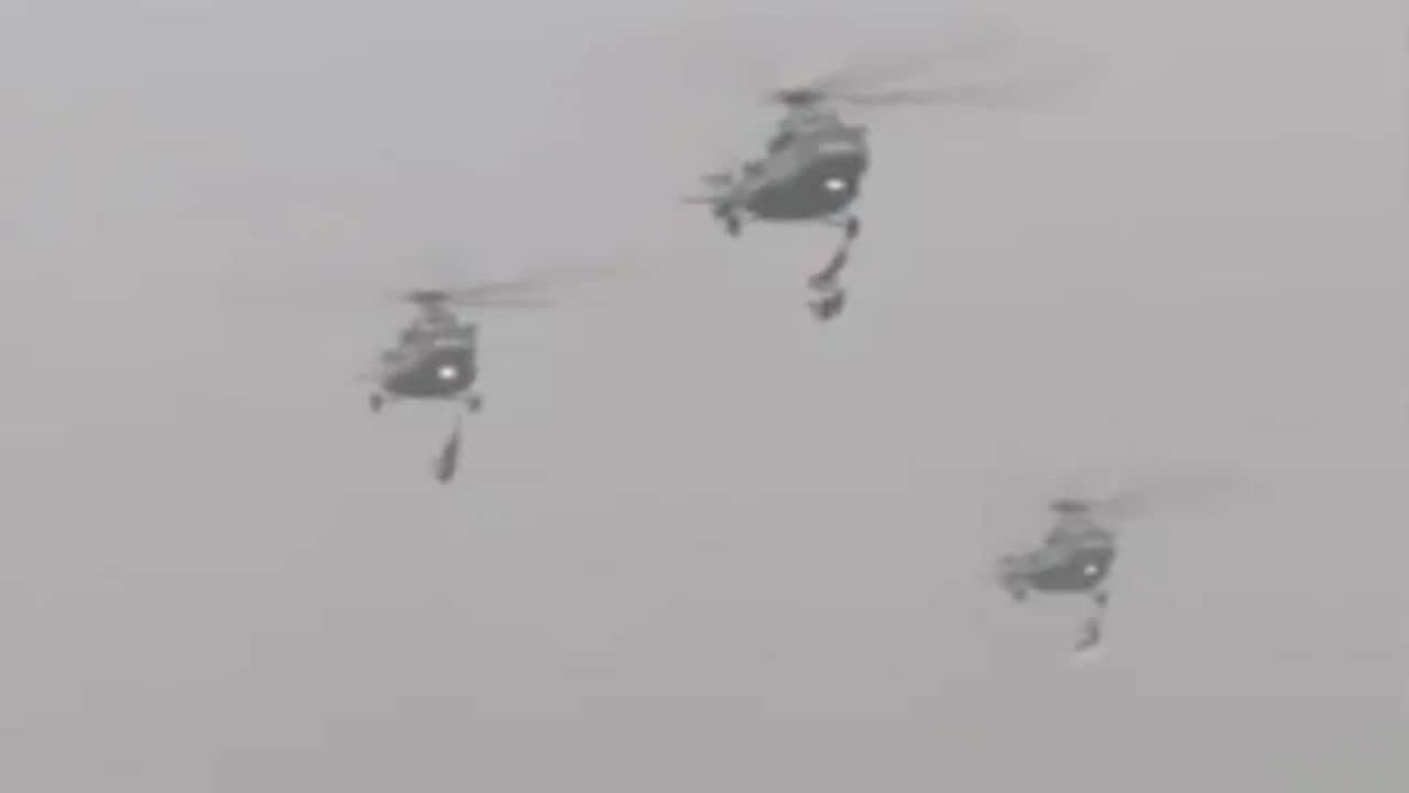 Republic Day 2022 Parade: উড়ছে চপার, প্রজাতন্ত্র দিবস উদযাপনের মহড়া ঘিরে সাজ সাজ রব দিল্লিতে, দেখুন