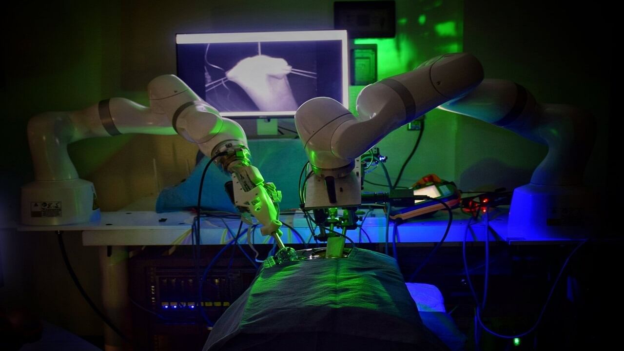 Robotic Surgery: ইতিহাস! এই প্রথম মানুষের বিন্দুমাত্র সাহায্য ছাড়া ল্যাপারোস্কপিক সার্জারি করল রোবট