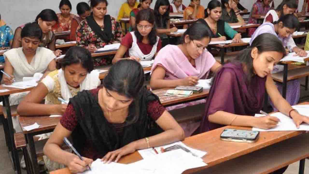 Forest Guard Examination: সরকারি চাকরির পরীক্ষা ঘিরে হইচই, সোশ্যাল মিডিয়াতে ফাঁস প্রশ্নের উত্তর, ক্ষুব্ধ পরীক্ষার্থীরা Forest Guard Examination: সরকারি চাকরির পরীক্ষা ঘিরে হইচই, সোশ্যাল মিডিয়াতে ফাঁস প্রশ্নের উত্তর, ক্ষুব্ধ পরীক্ষার্থীরা