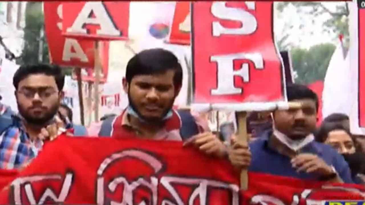 Calcutta University: সিইউ-এর গেটে প্রতিবাদ টিএমসিপি-র, কলেজ স্কোয়ারে বিক্ষোভ মিছিল এসএফআই-এর! সরগরম কলেজ স্ট্রিট