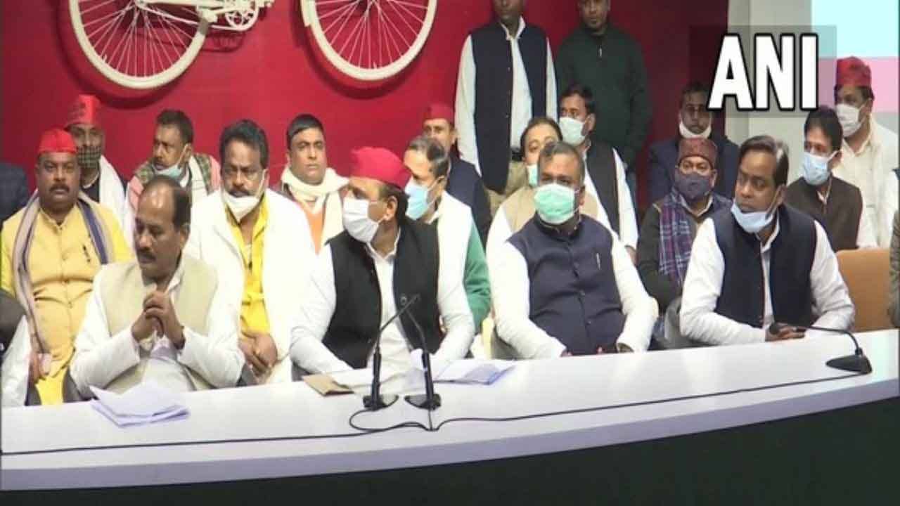 UP Assembly Election 2022: পদ্ম জার্সি ছেড়ে সপায় আরও এক মন্ত্রী, ওবিসি ভোটব্যাঙ্ক নিয়ে অখিলেশের টিমে দারা সিং চৌহান