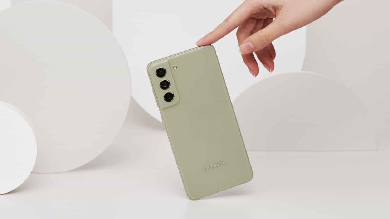 Galaxy S21 FE 5G Offer: লঞ্চের দু'সপ্তাহের মধ্যেই গ্যালাক্সি এস২১ এফই ৫জি ফোনের দাম ৫০০০ টাকা কমাল স্যামসাং Galaxy S21 FE 5G Offer: লঞ্চের দু'সপ্তাহের মধ্যেই গ্যালাক্সি এস২১ এফই ৫জি ফোনের দাম ৫০০০ টাকা কমাল স্যামসাং