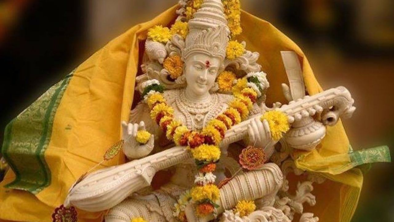 Saraswati Puja 2022: বিদ্যার দেবী সরস্বতীর জন্ম কীভাবে? পুরাণ মতে রয়েছে নানান কাহিনি