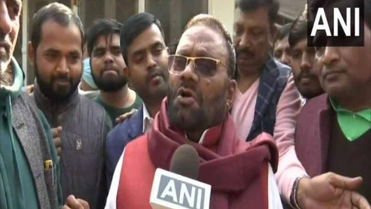 UP Election 2022 : পদ্ম ছেড়ে সাইকেল সওয়ারি হওয়ার বার্তা দিতেই গ্রেফতারি পরোয়ানা যোগীর প্রাক্তন মন্ত্রীর বিরুদ্ধে